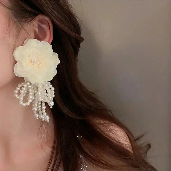 White Large Flower Decor Faux Pearl Tassel Earrings - Picture 2 of 4